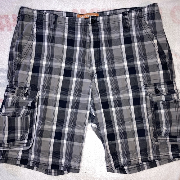 Lee Dungarees Men's Black Gray White Plaid Cargo Shorts Size 40 - Picture 1 of 3